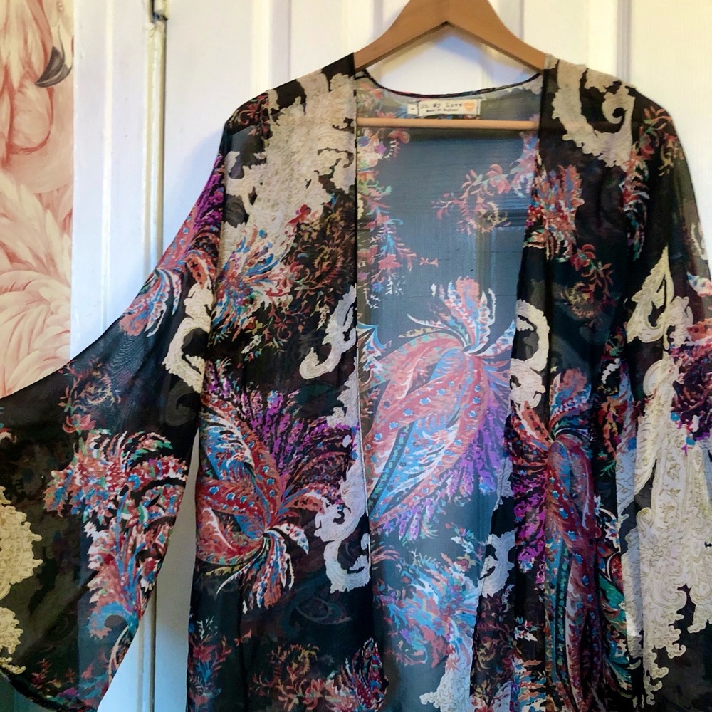 Gorgeous Topshop / Oh My Love sheer kimono with bell sleeves. Size small.